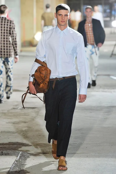 Look 28